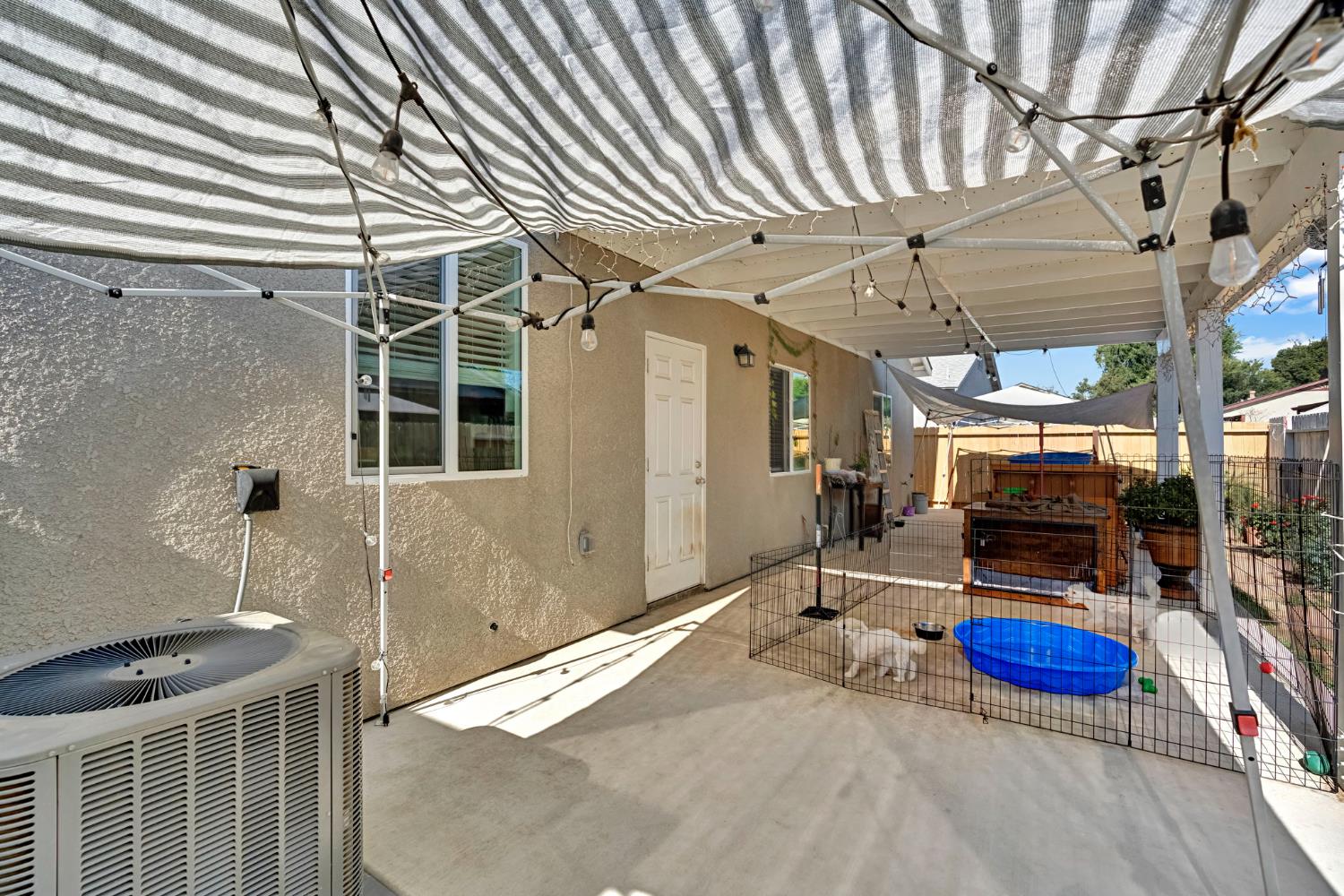 375 Amber Ln, Dinuba, CA 93618