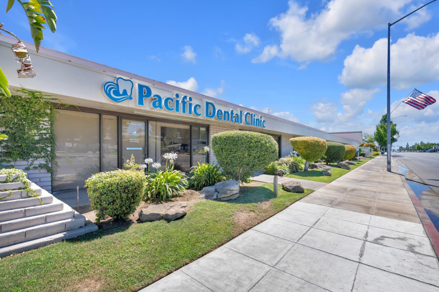 1665 W Shaw Ave, Fresno, CA 93711