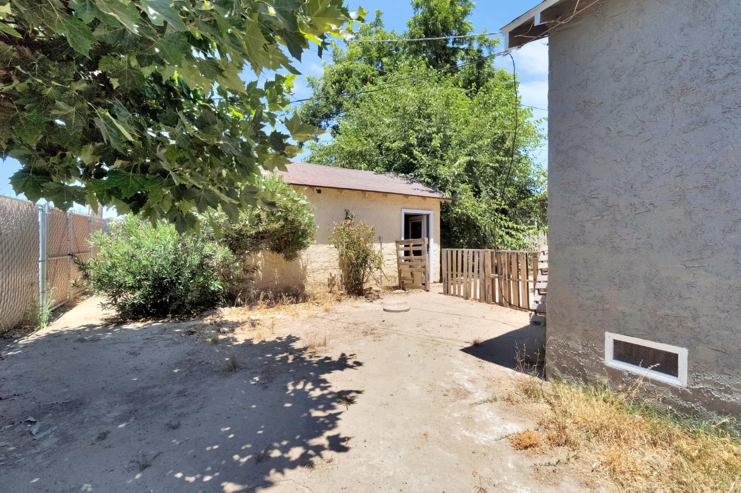 615 E 5Th St, Madera, CA 93638