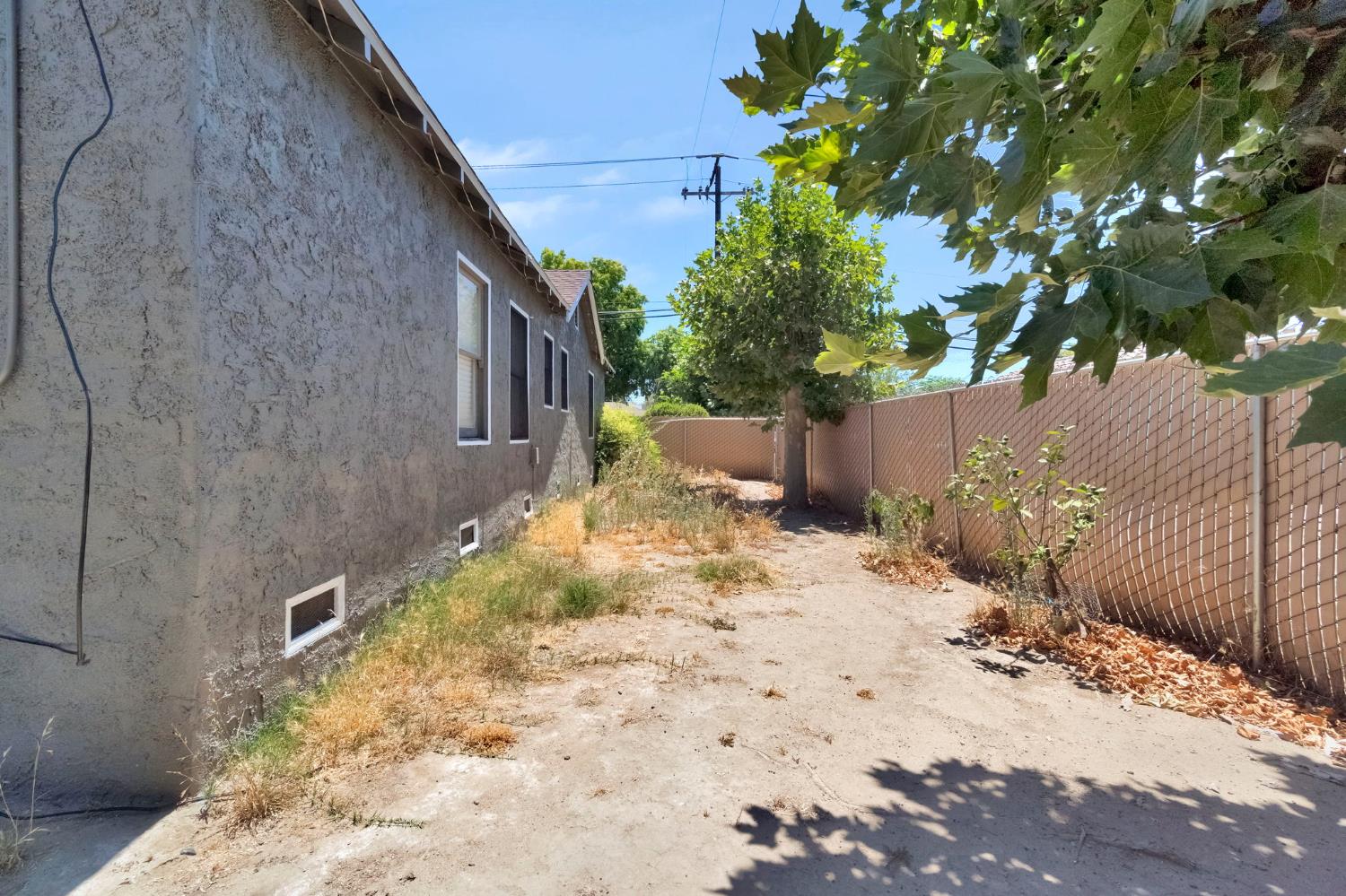 615 E 5Th St, Madera, CA 93638