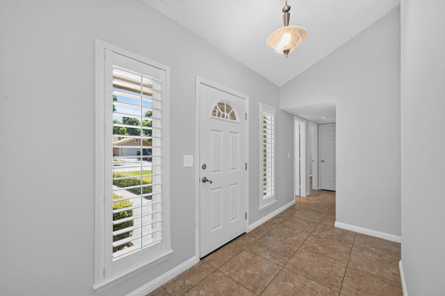 6329 N Gilroy Ave, Fresno, CA 93722