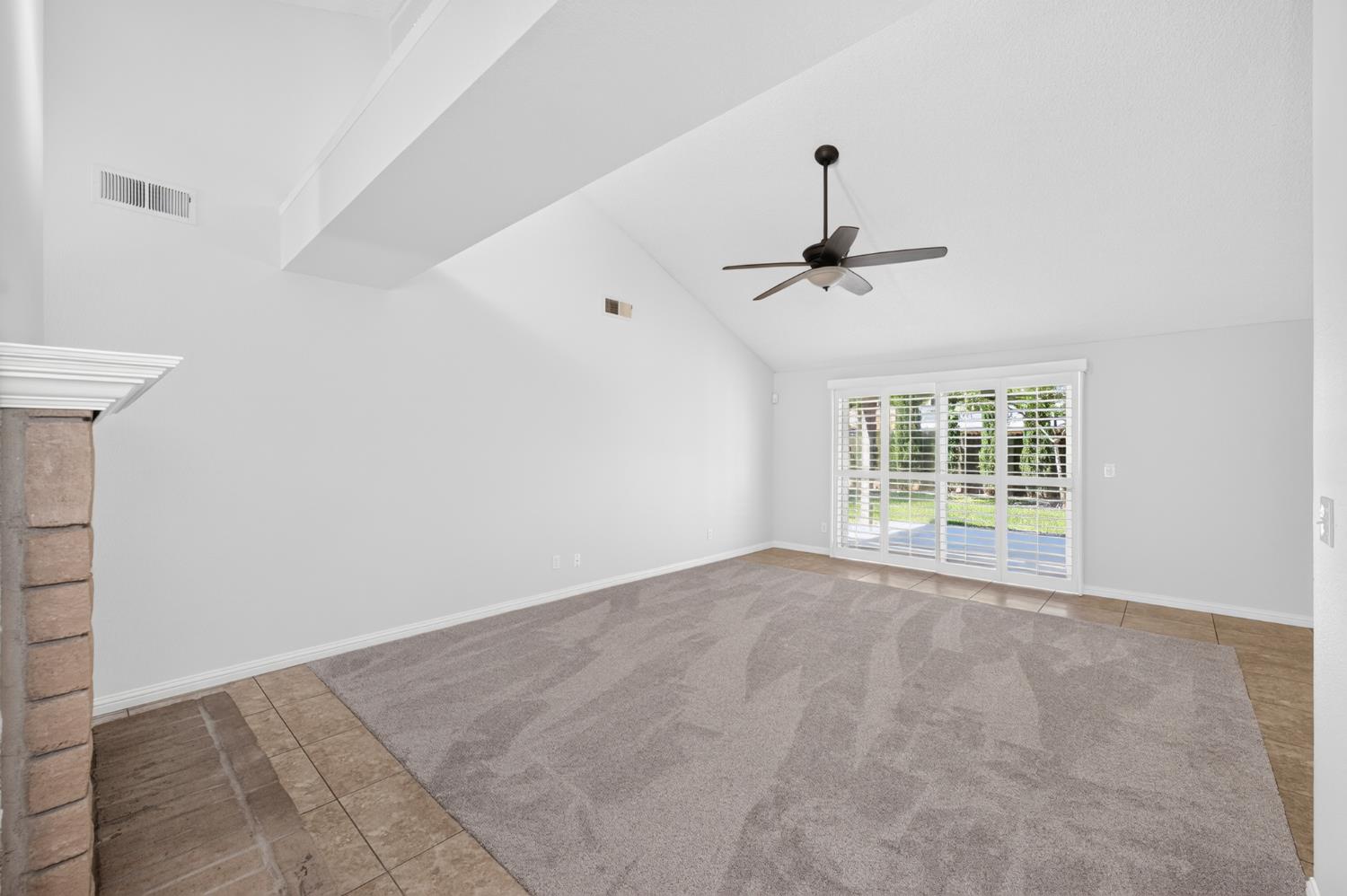 6329 N Gilroy Ave, Fresno, CA 93722
