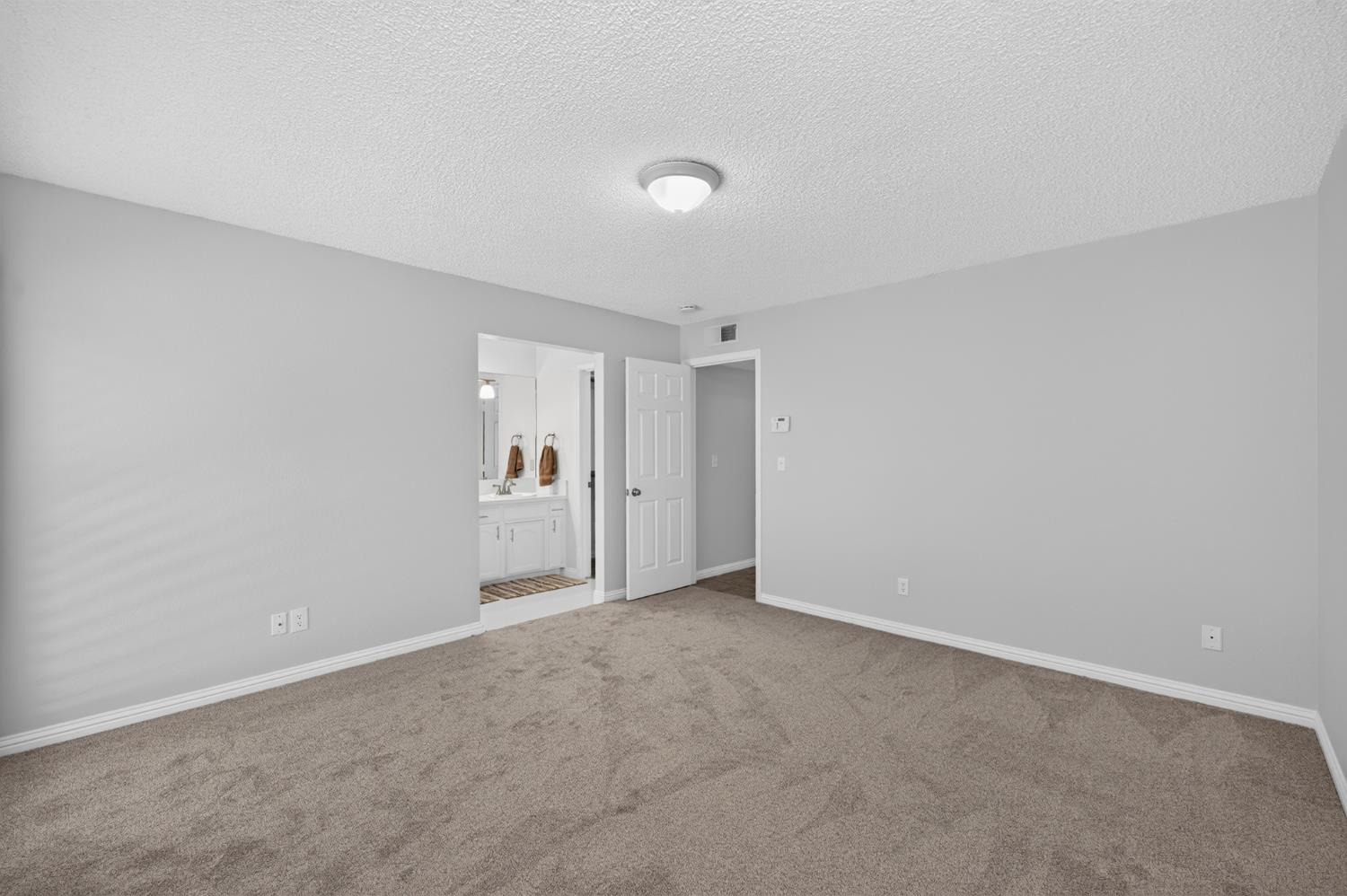 6329 N Gilroy Ave, Fresno, CA 93722