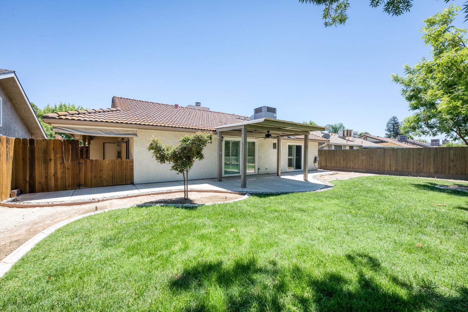 6329 N Gilroy Ave, Fresno, CA 93722