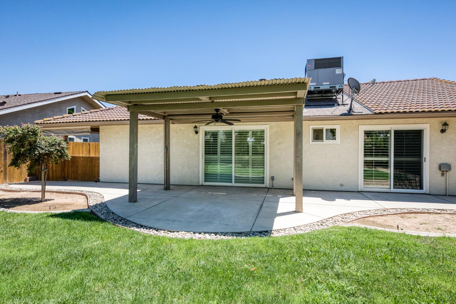 6329 N Gilroy Ave, Fresno, CA 93722