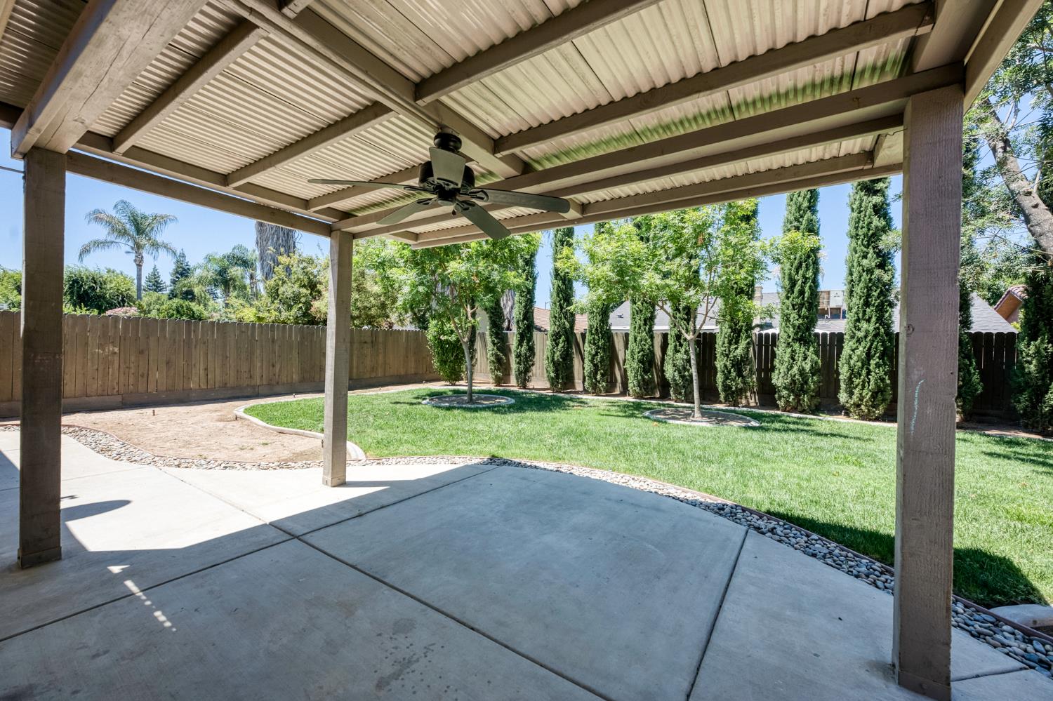 6329 N Gilroy Ave, Fresno, CA 93722