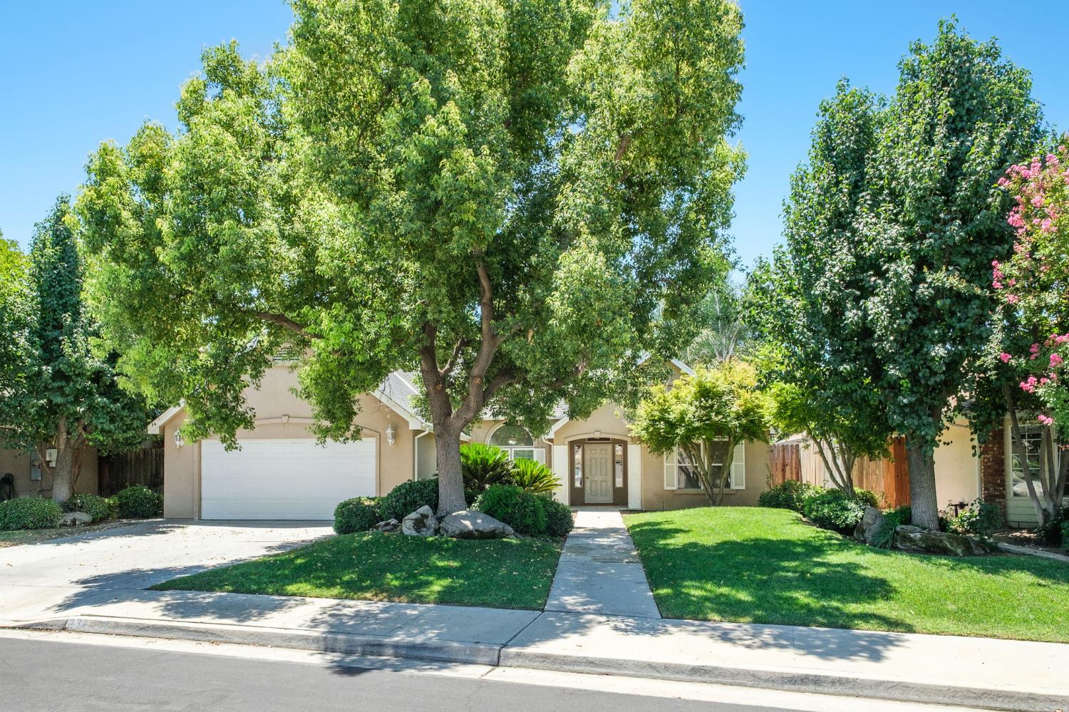 2370 Skansen St, Kingsburg, CA 93631