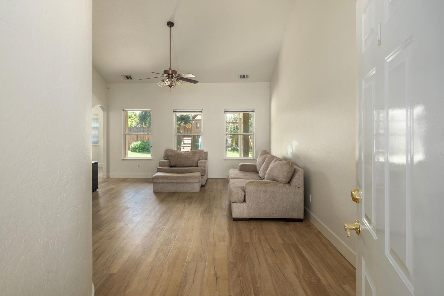 2370 Skansen St, Kingsburg, CA 93631