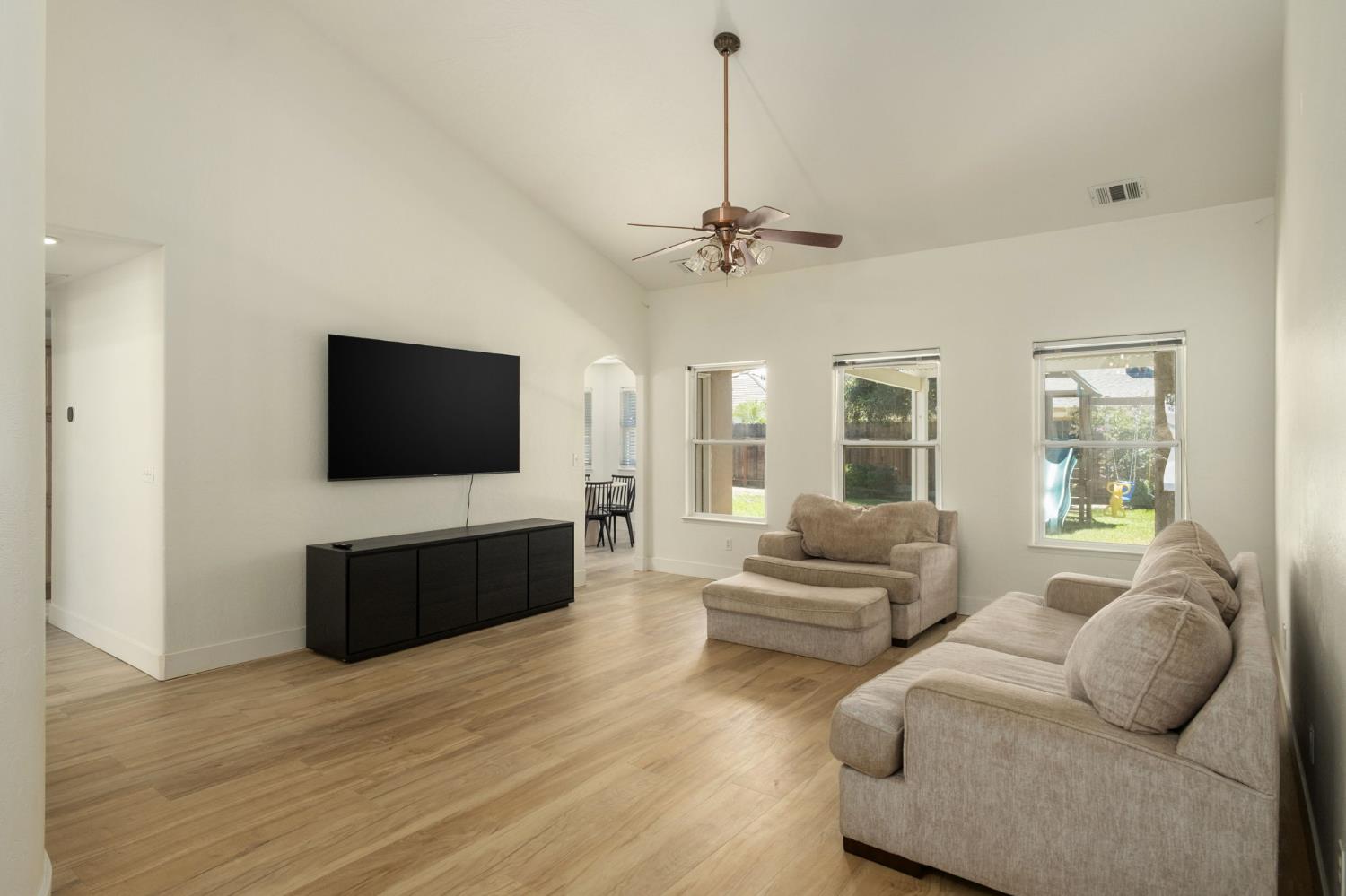 2370 Skansen St, Kingsburg, CA 93631