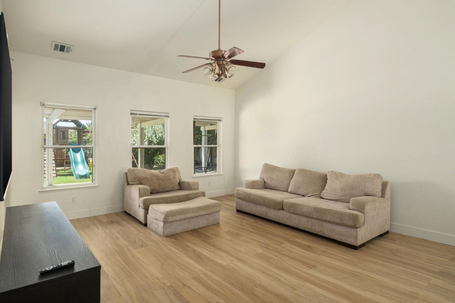 2370 Skansen St, Kingsburg, CA 93631