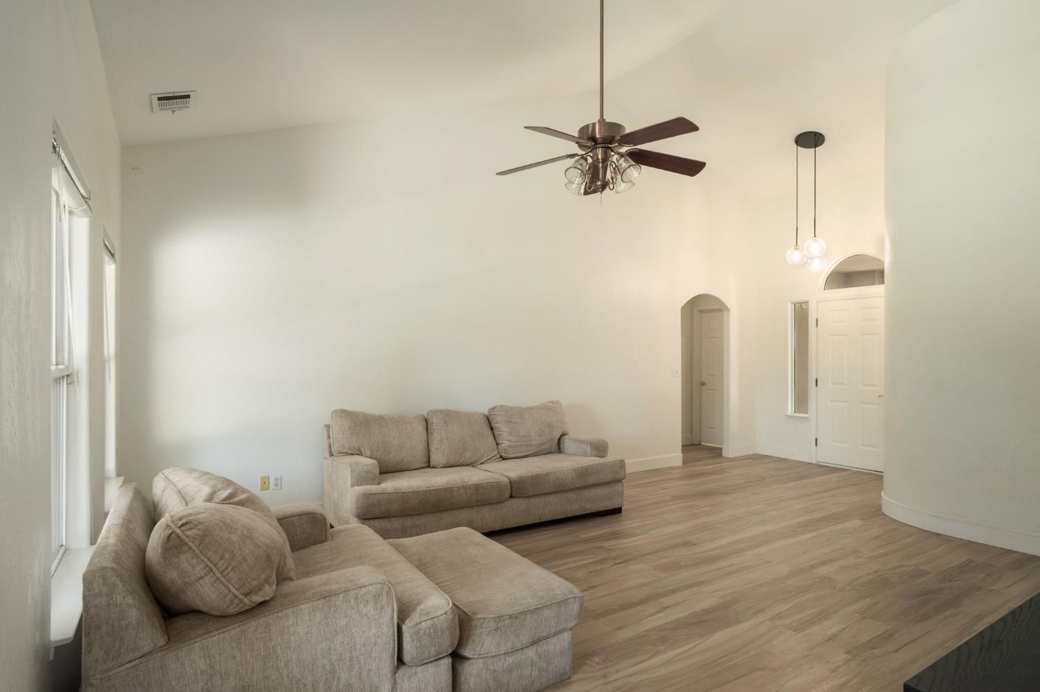 2370 Skansen St, Kingsburg, CA 93631