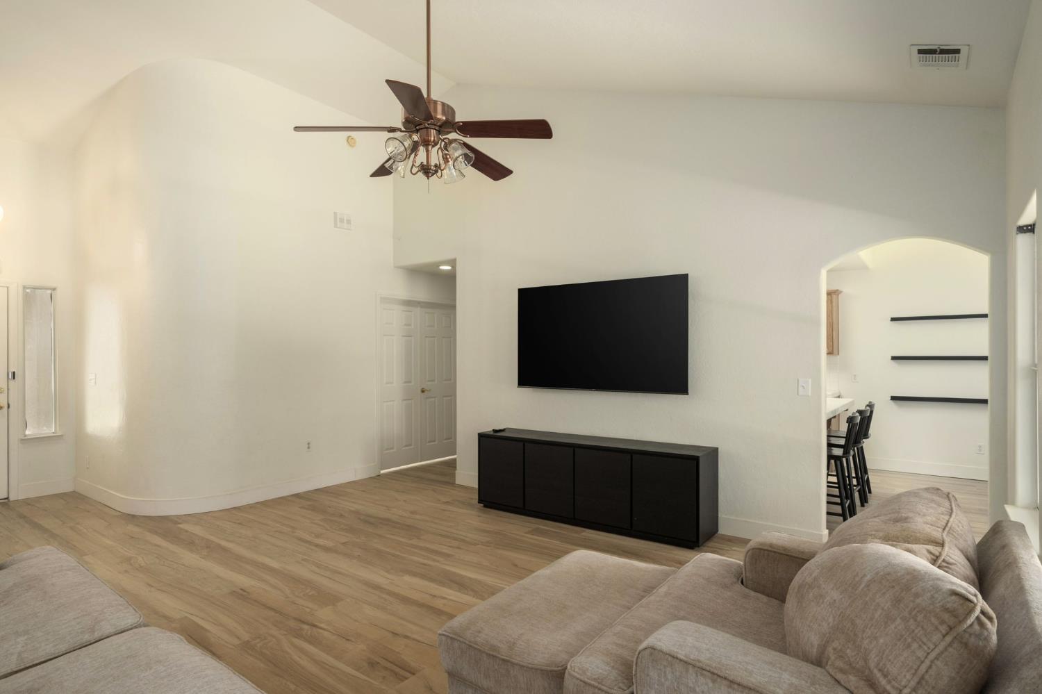 2370 Skansen St, Kingsburg, CA 93631