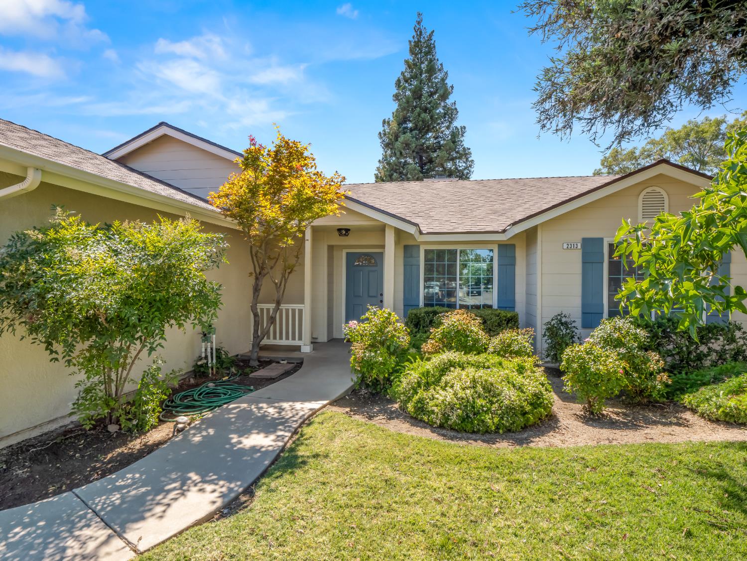 2313 N Milburn Ave, Fresno, CA 93722