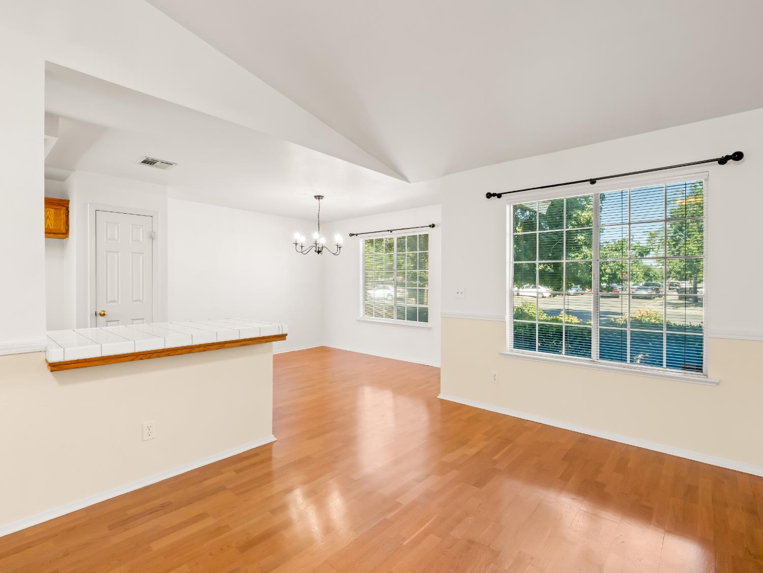 2313 N Milburn Ave, Fresno, CA 93722