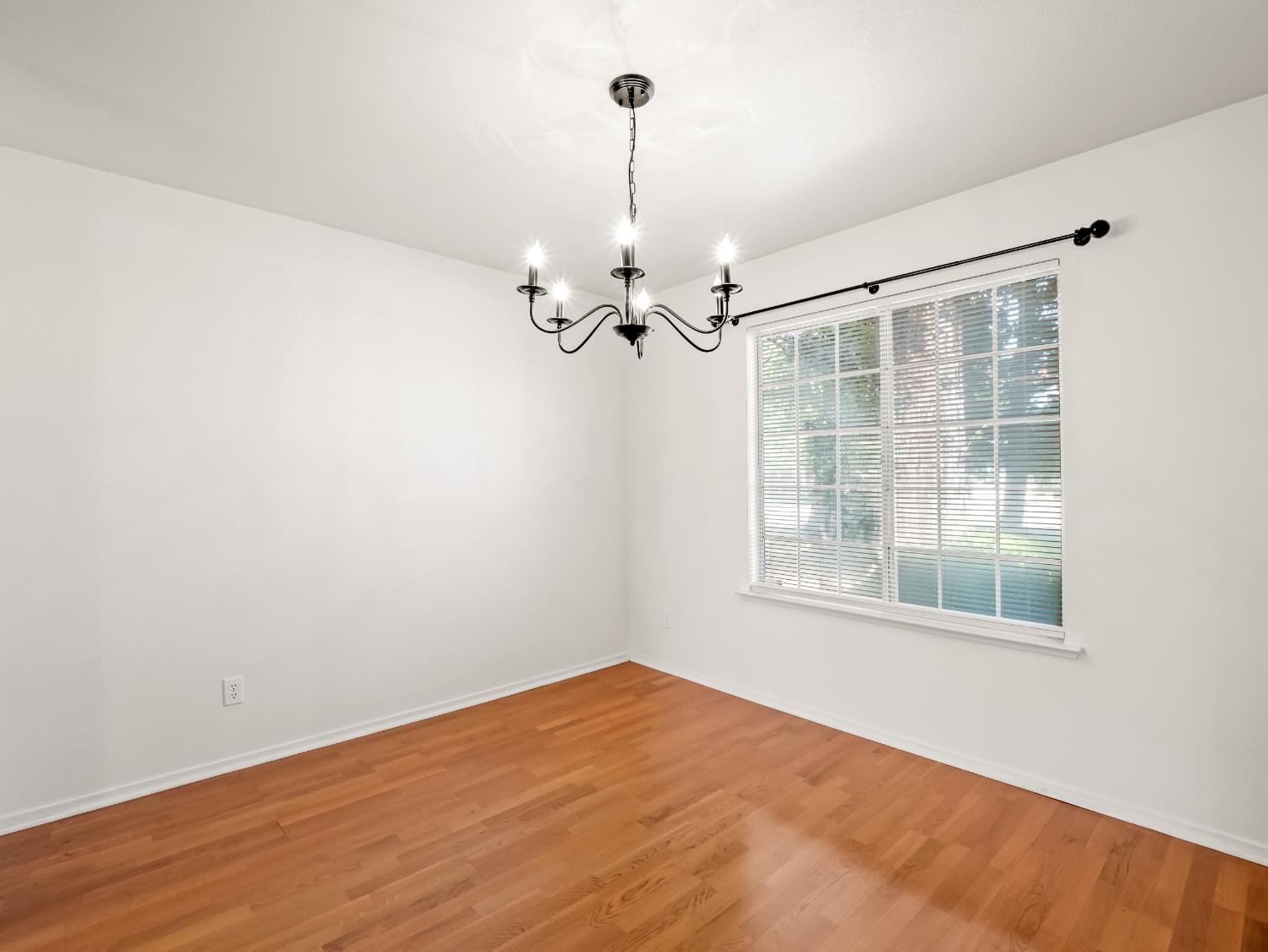 2313 N Milburn Ave, Fresno, CA 93722