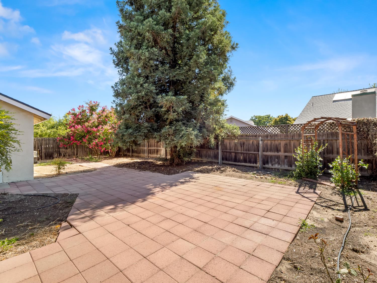 2313 N Milburn Ave, Fresno, CA 93722