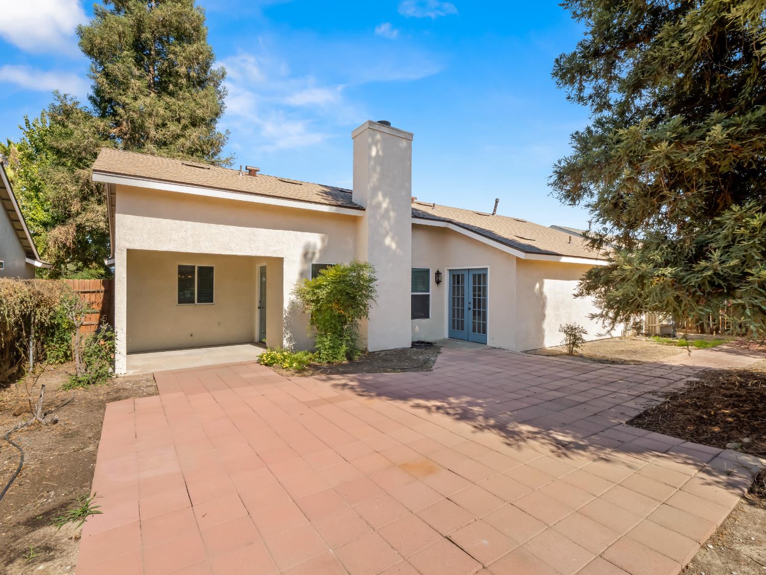 2313 N Milburn Ave, Fresno, CA 93722