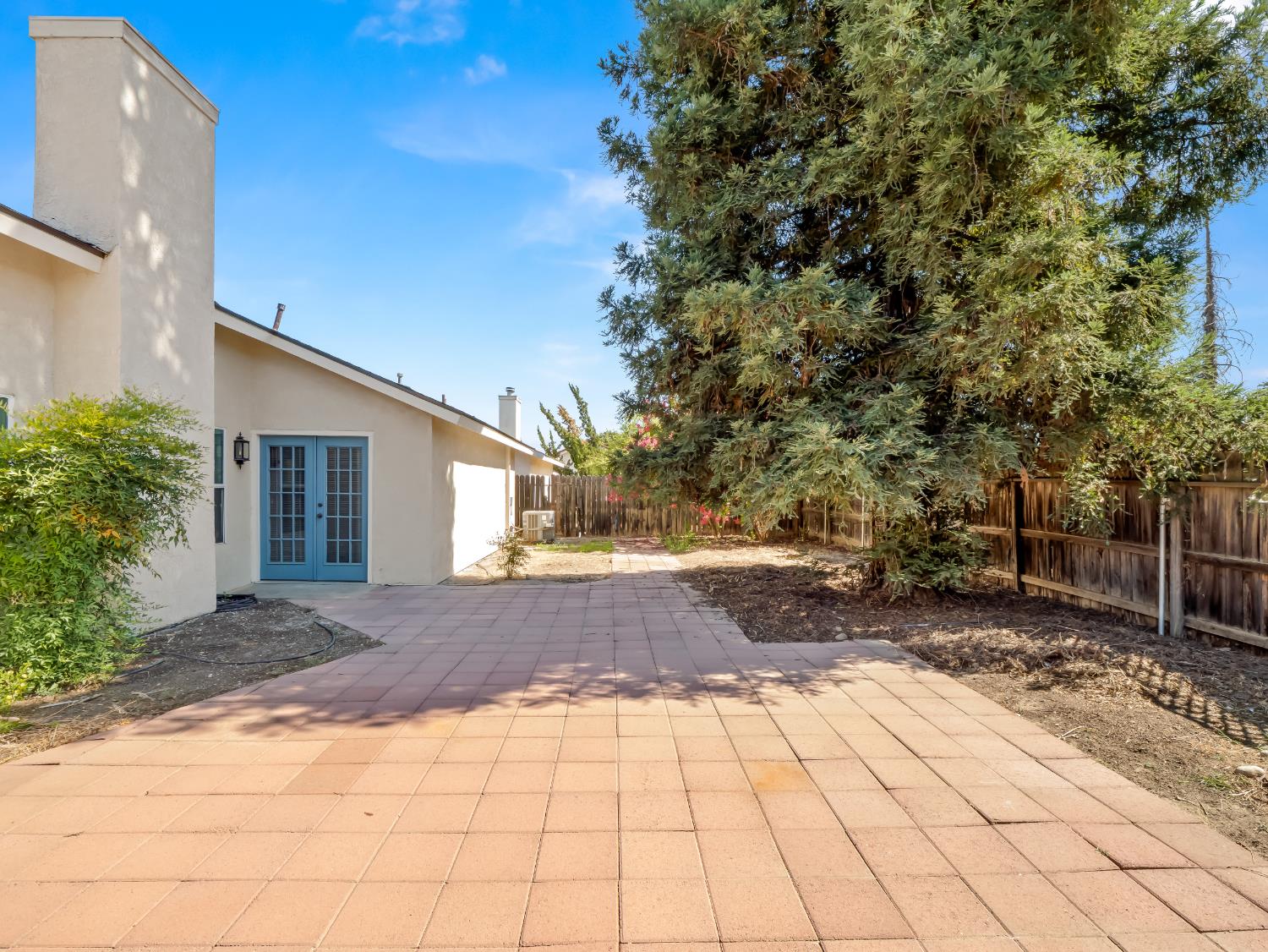 2313 N Milburn Ave, Fresno, CA 93722