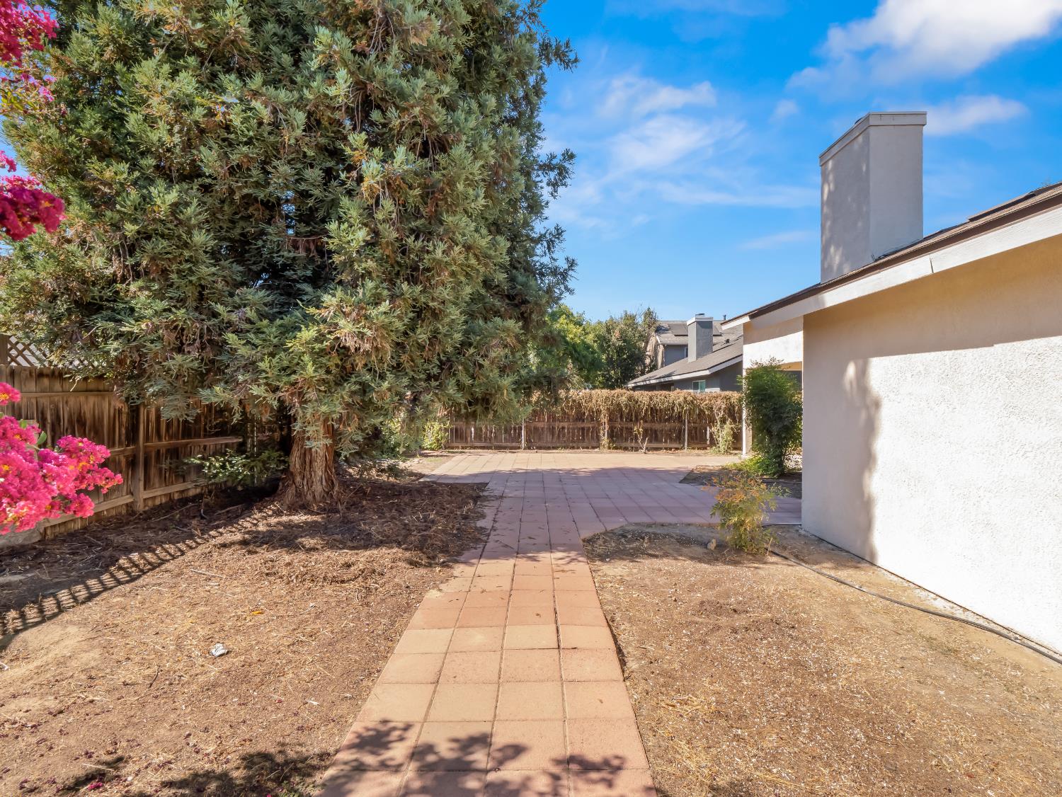 2313 N Milburn Ave, Fresno, CA 93722