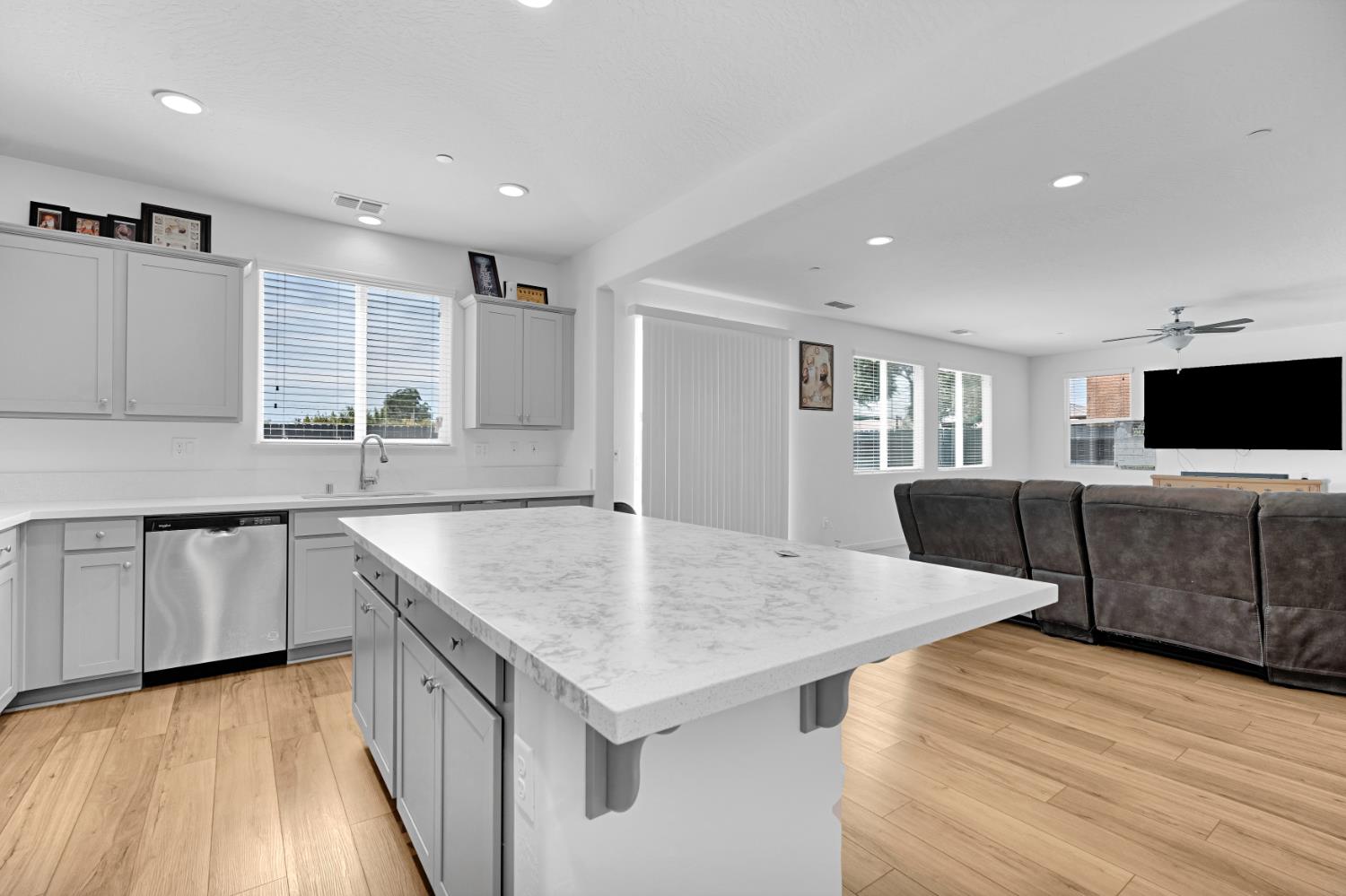 2457 N Pearwood Ave, Fresno, CA 93727