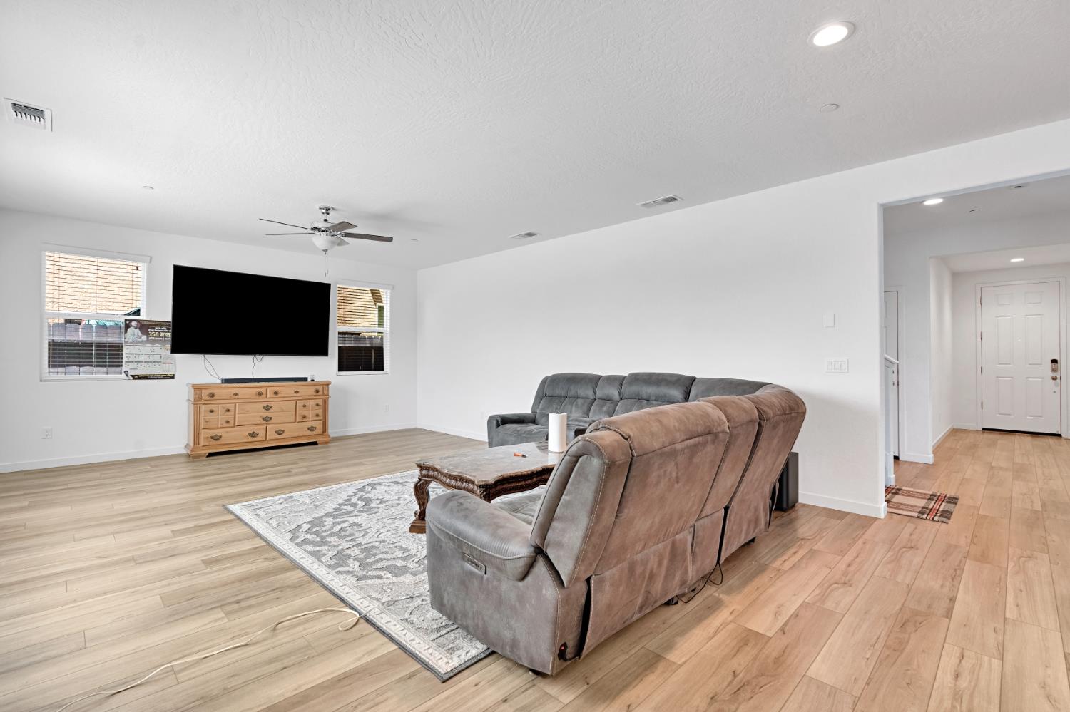 2457 N Pearwood Ave, Fresno, CA 93727