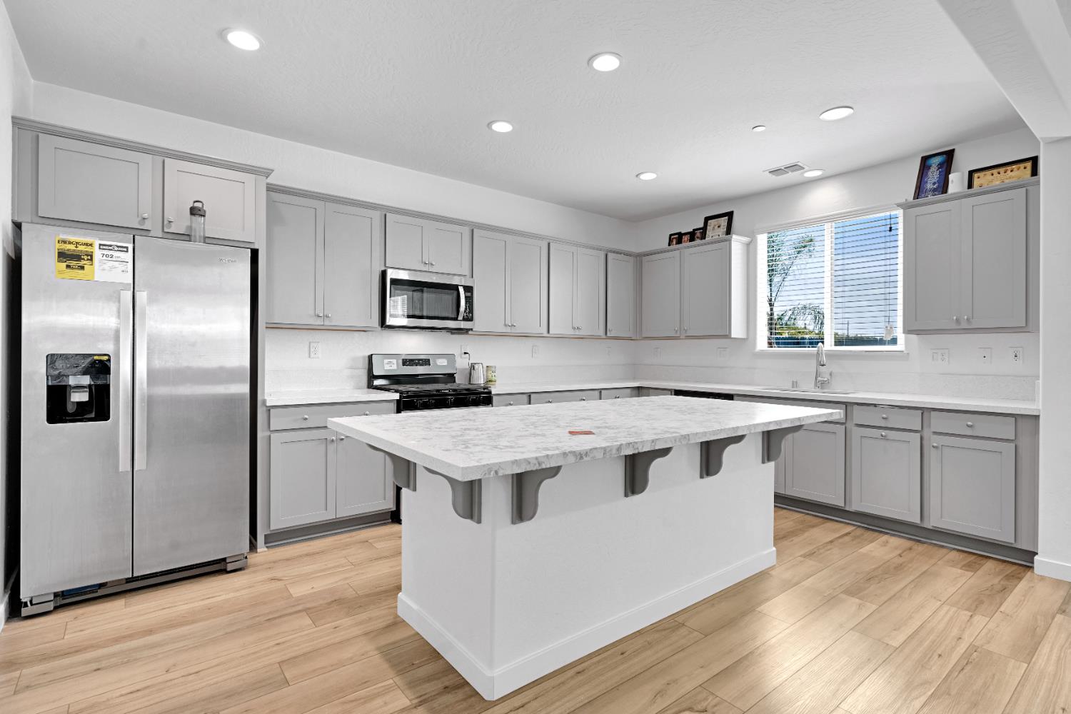 2457 N Pearwood Ave, Fresno, CA 93727
