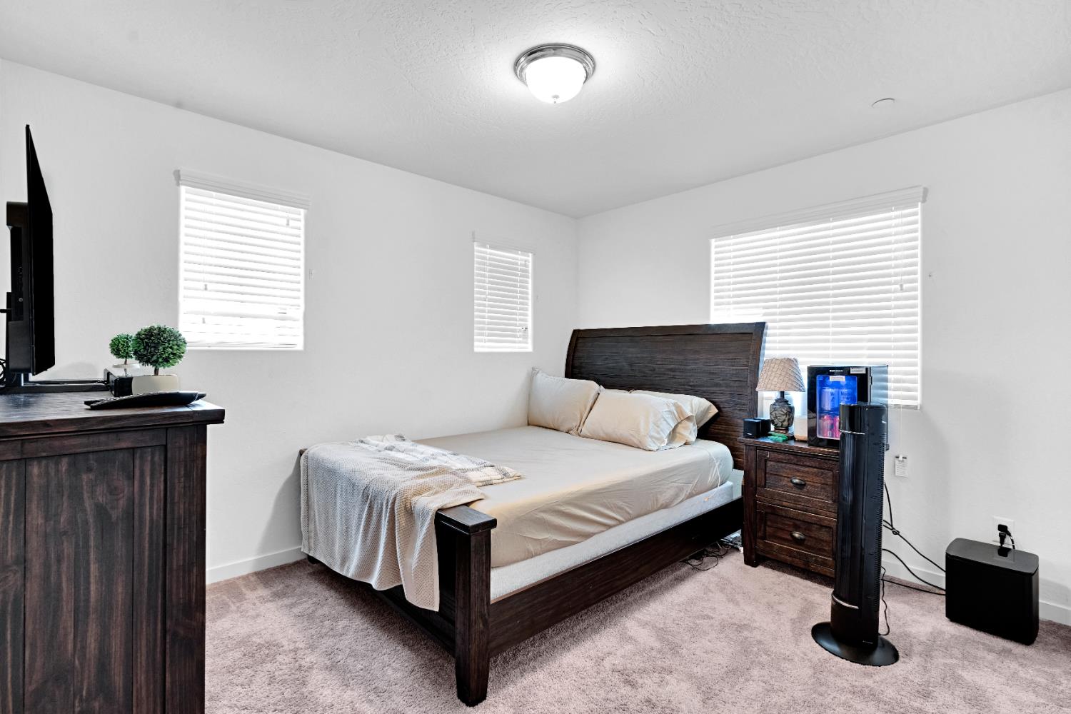 2457 N Pearwood Ave, Fresno, CA 93727