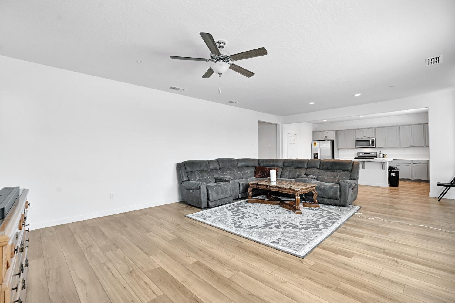 2457 N Pearwood Ave, Fresno, CA 93727