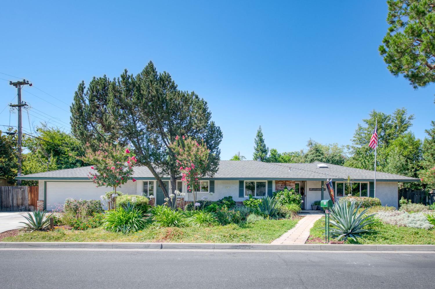 683 W Browning Ave, Fresno, CA 93704