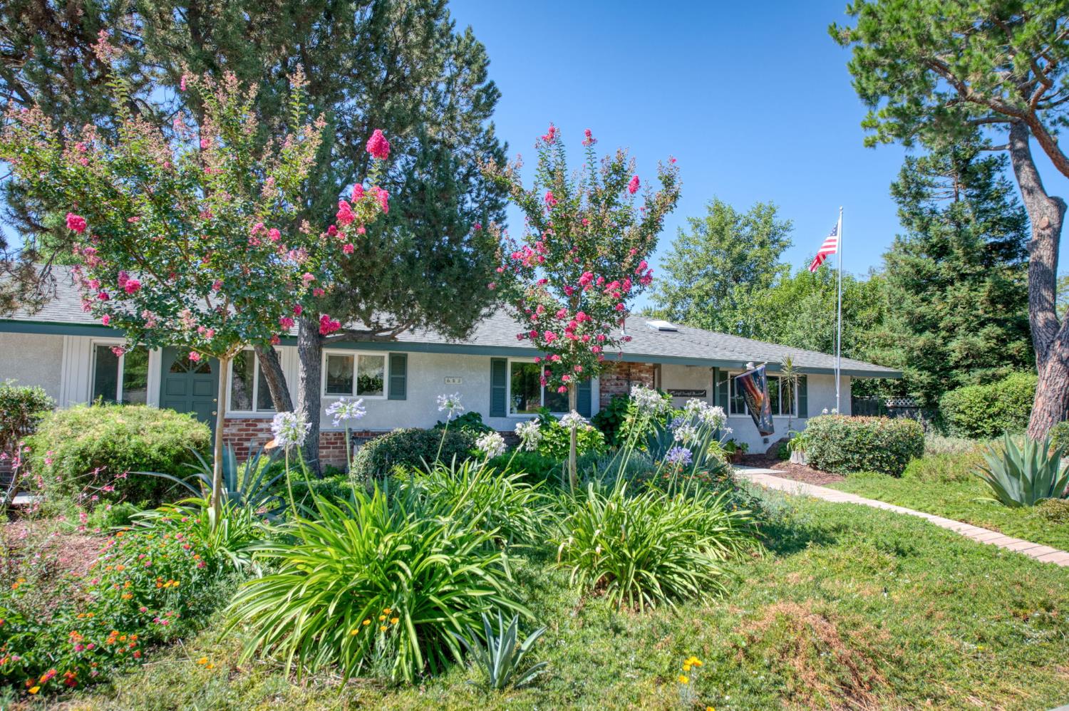 683 W Browning Ave, Fresno, CA 93704