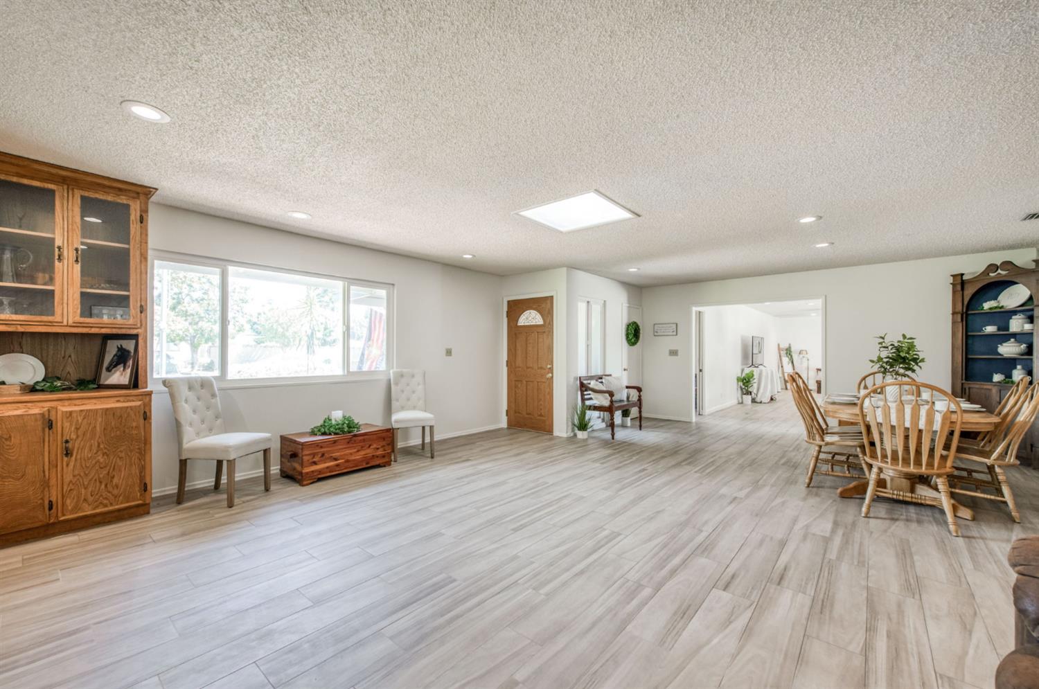 683 W Browning Ave, Fresno, CA 93704
