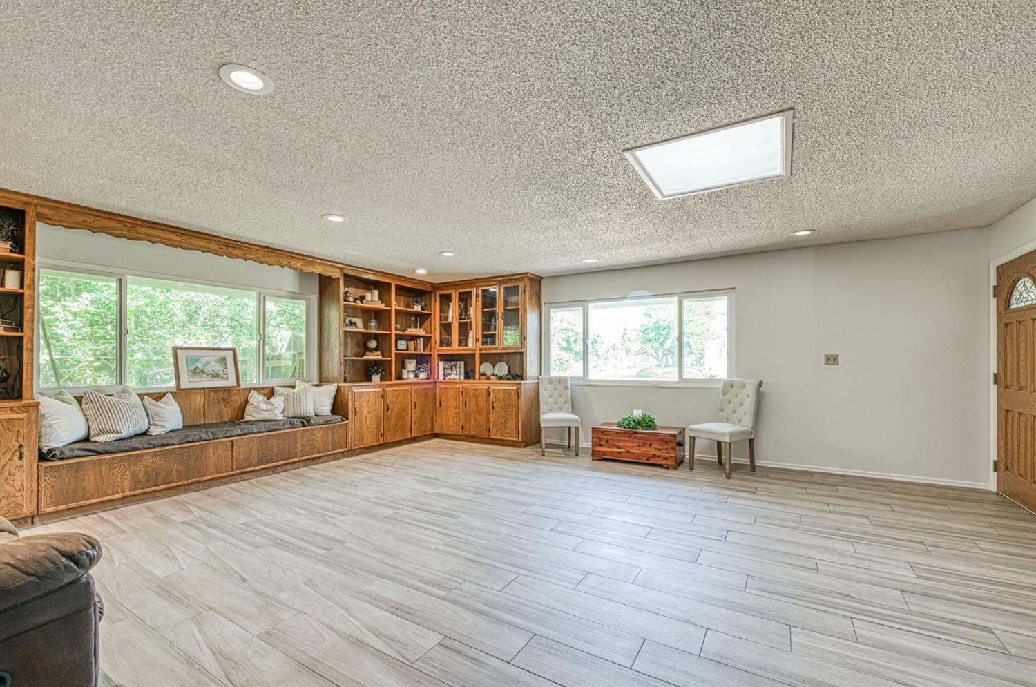 683 W Browning Ave, Fresno, CA 93704