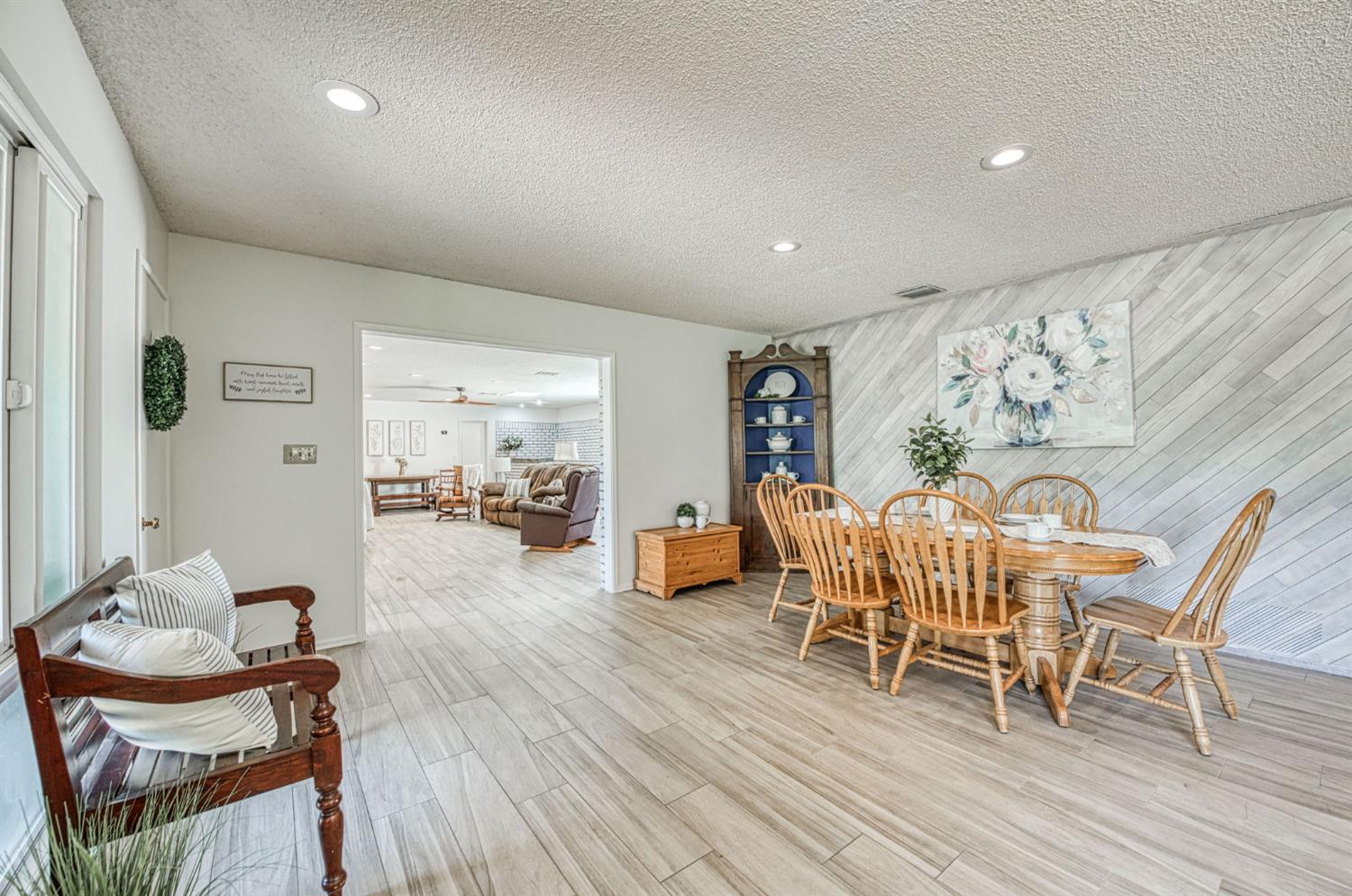 683 W Browning Ave, Fresno, CA 93704