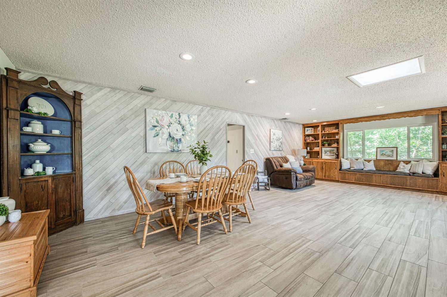 683 W Browning Ave, Fresno, CA 93704