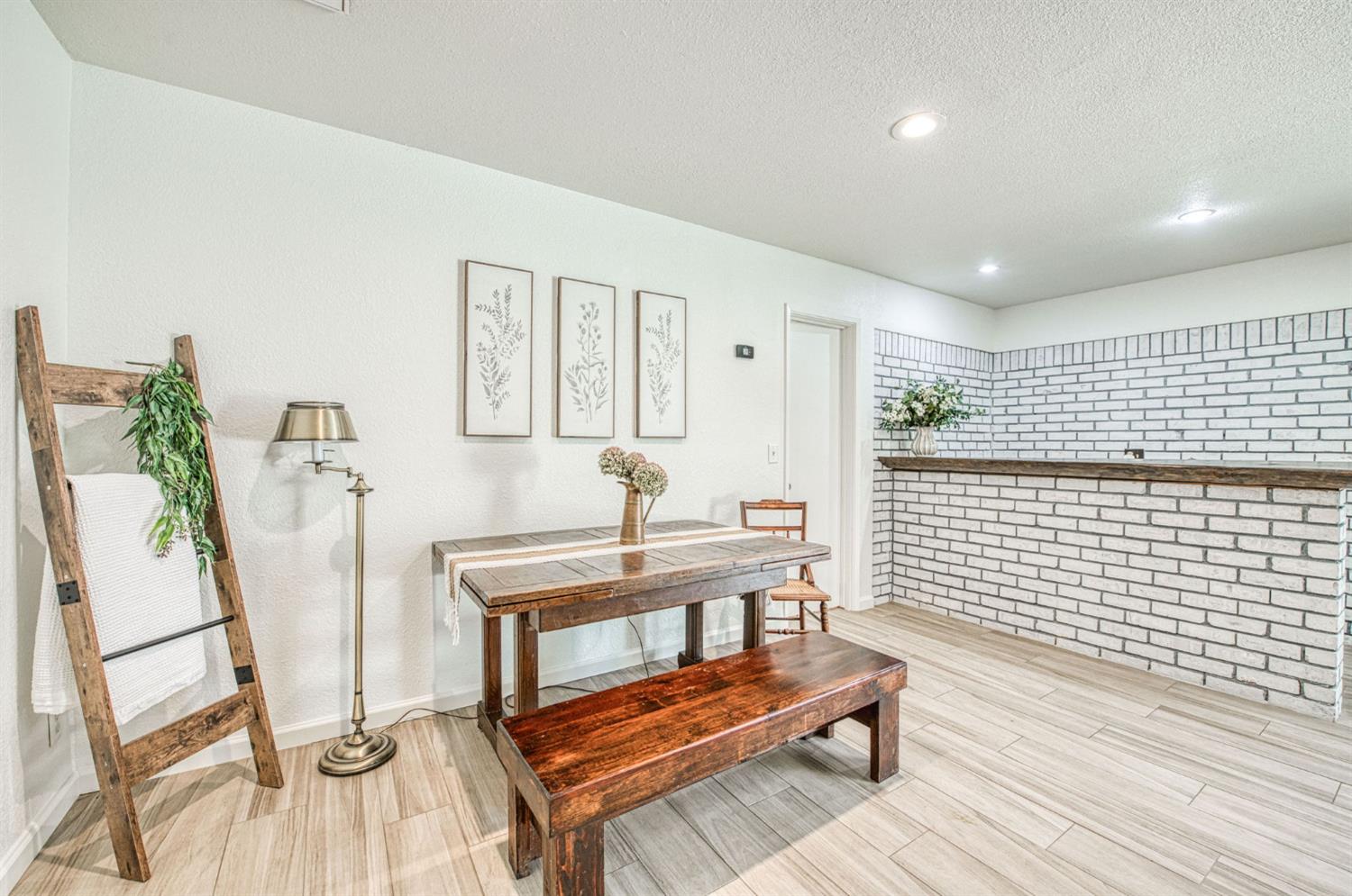 683 W Browning Ave, Fresno, CA 93704