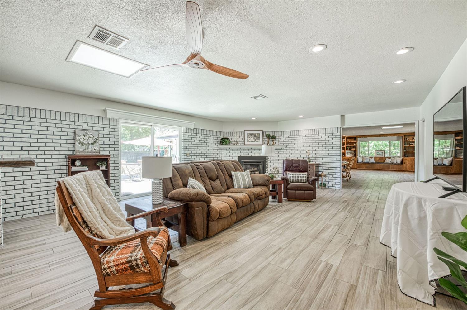 683 W Browning Ave, Fresno, CA 93704