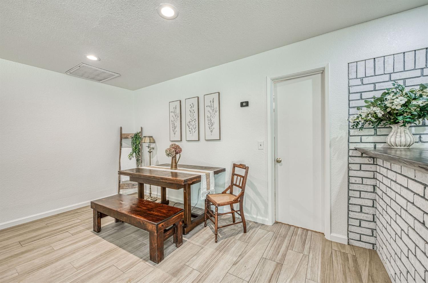 683 W Browning Ave, Fresno, CA 93704