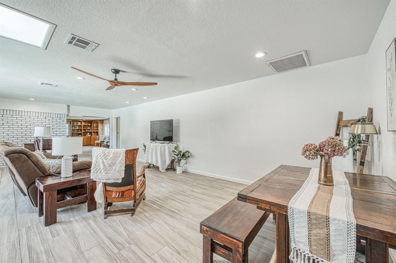 683 W Browning Ave, Fresno, CA 93704