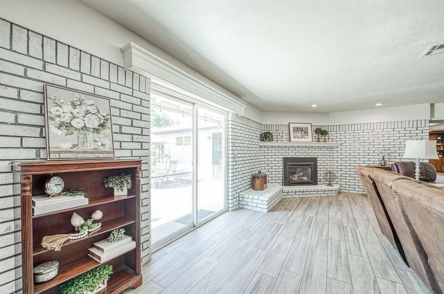 683 W Browning Ave, Fresno, CA 93704