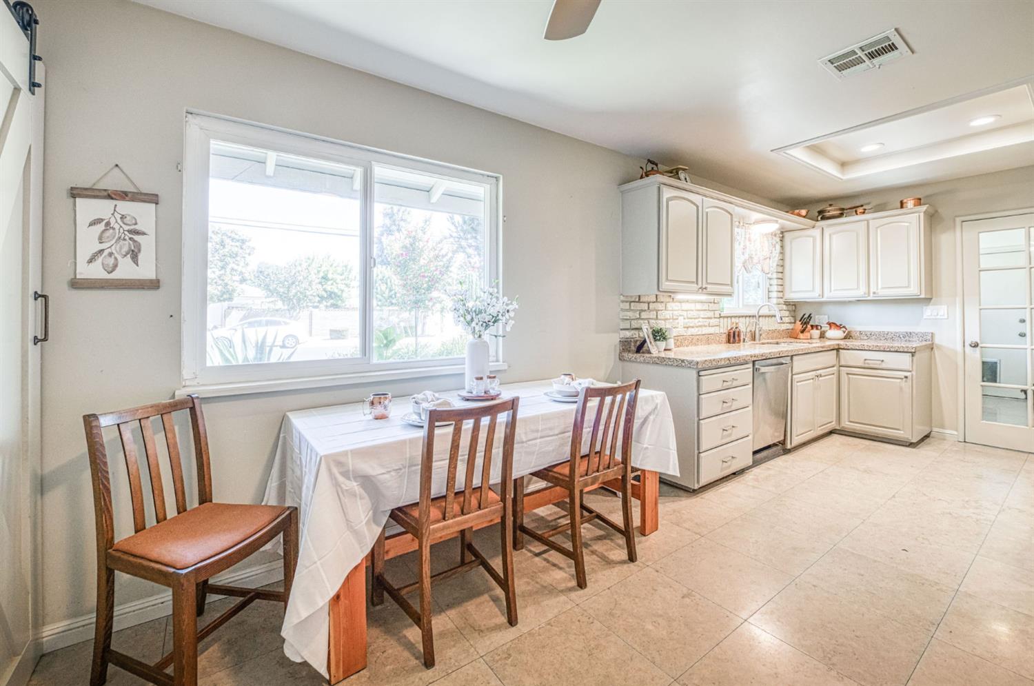 683 W Browning Ave, Fresno, CA 93704
