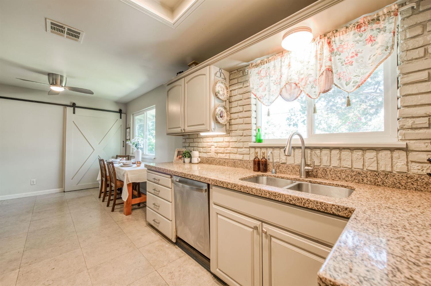 683 W Browning Ave, Fresno, CA 93704