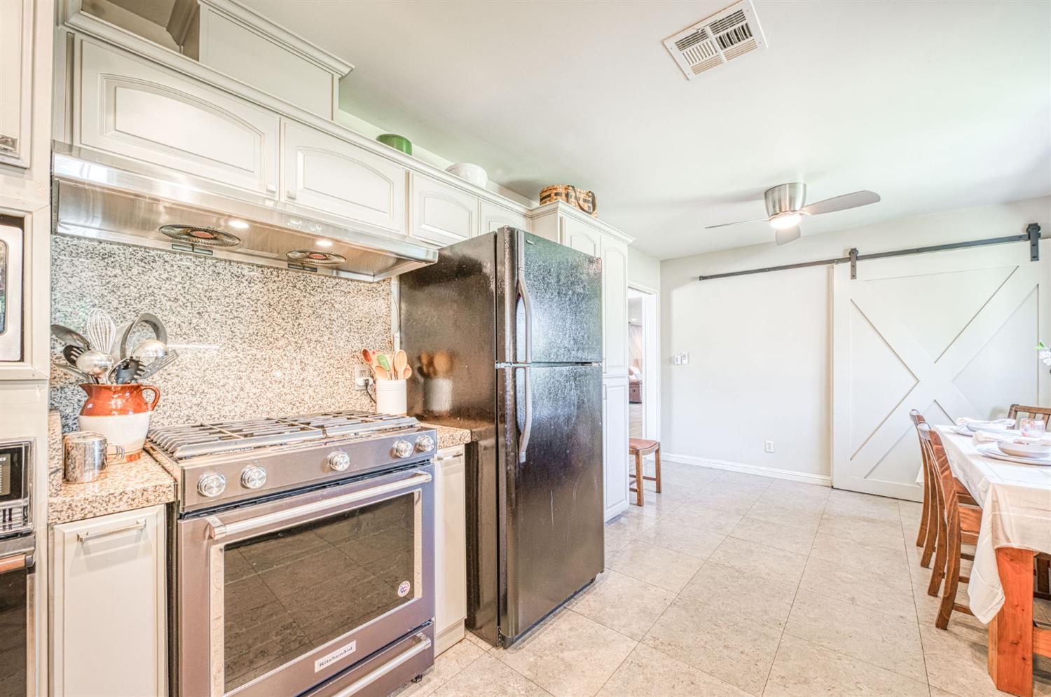 683 W Browning Ave, Fresno, CA 93704