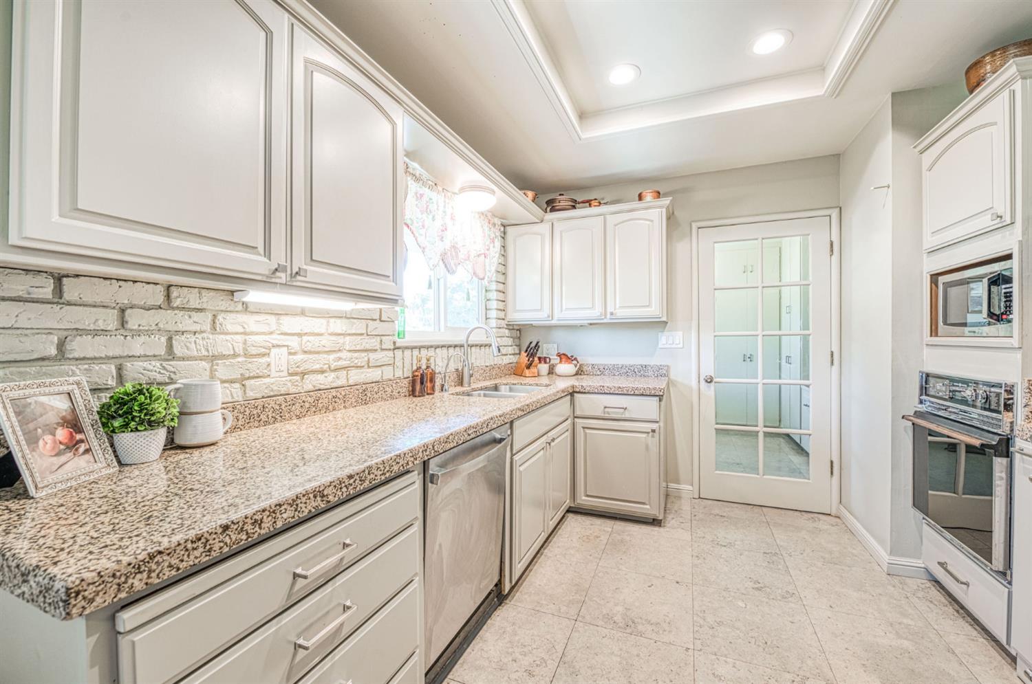 683 W Browning Ave, Fresno, CA 93704