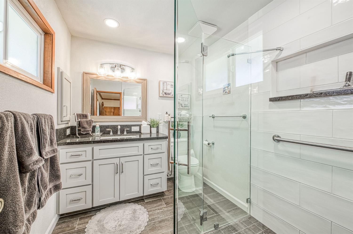 683 W Browning Ave, Fresno, CA 93704