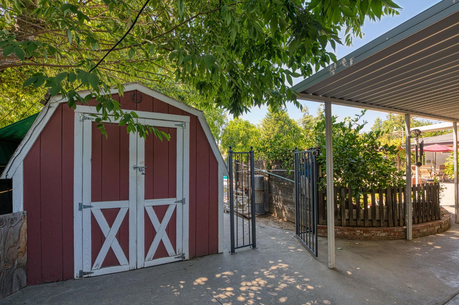 683 W Browning Ave, Fresno, CA 93704