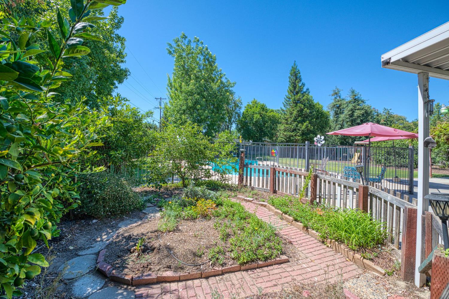 683 W Browning Ave, Fresno, CA 93704