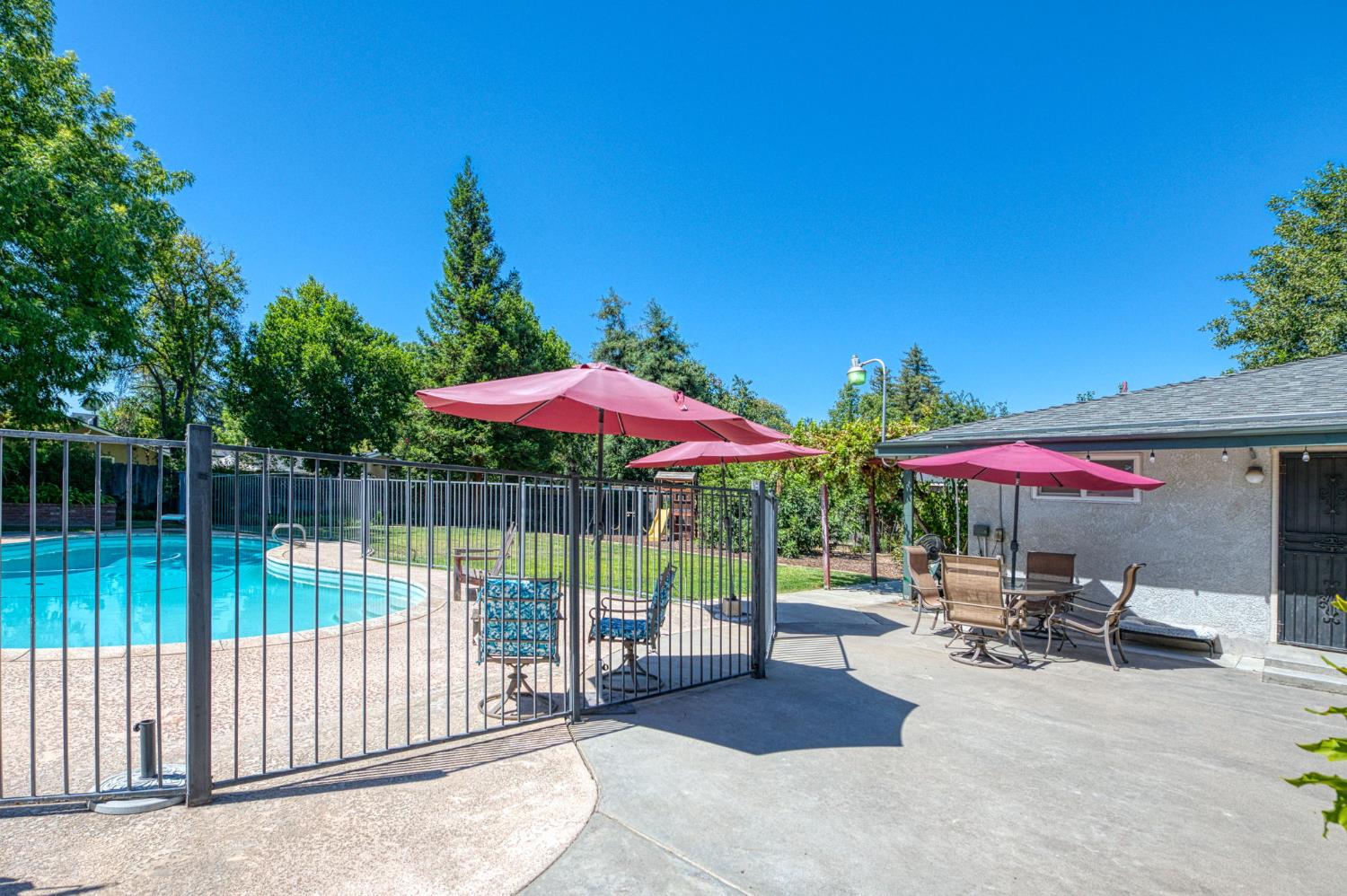 683 W Browning Ave, Fresno, CA 93704