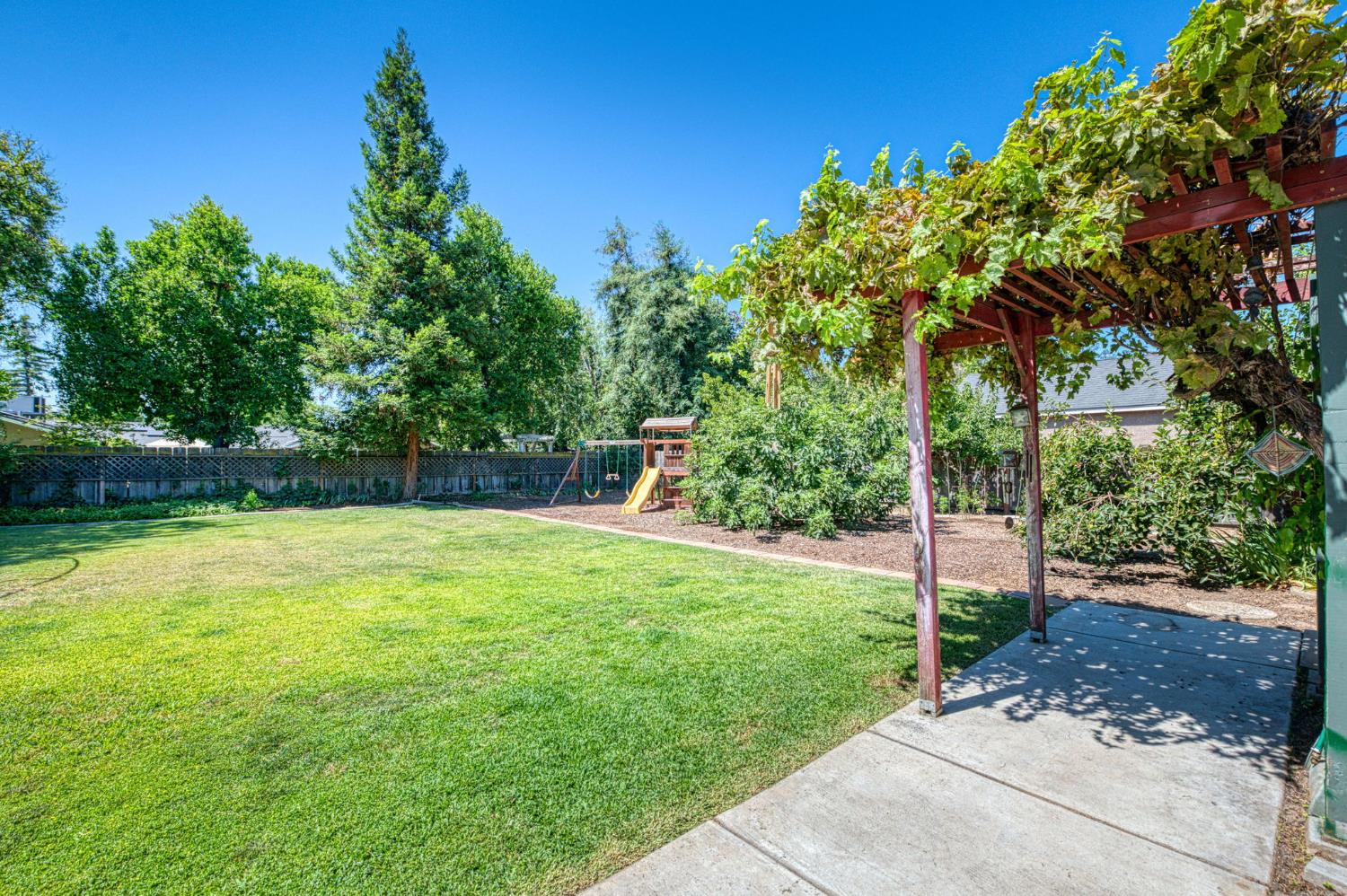 683 W Browning Ave, Fresno, CA 93704