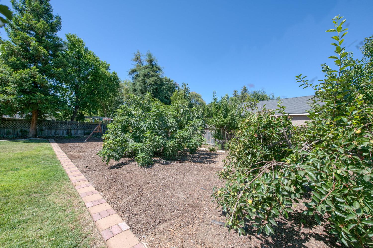 683 W Browning Ave, Fresno, CA 93704