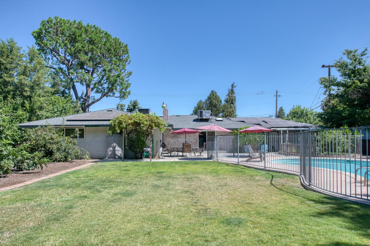 683 W Browning Ave, Fresno, CA 93704